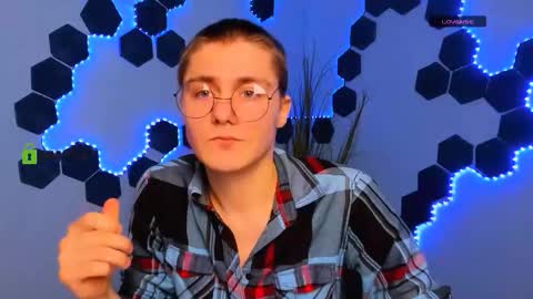 Snapshot of thomas_crow chatting on February 4, 9:37 am thomas_crow online show from February 4, 9:37 am