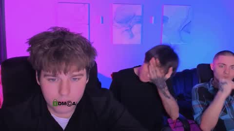 Snapshot of thomas_crow chatting on February 13, 9:49 am thomas_crow online show from February 13, 9:49 am