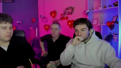 Snapshot of thomas_crow chatting on February 14, 10:34 am thomas_crow online show from February 14, 10:34 am