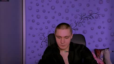 Snapshot of thomas_crow chatting on February 22, 10:03 am thomas_crow online show from February 22, 10:03 am