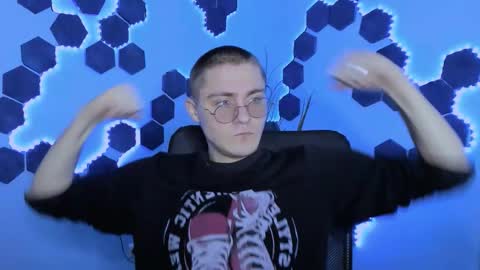 Snapshot of thomas_crow chatting on February 27, 7:58 pm thomas_crow online show from February 27, 7:58 pm