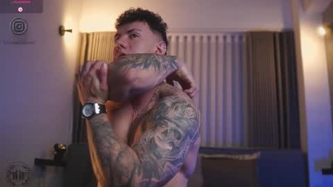 Thomas Falcon online show from November 2, 1:19 am