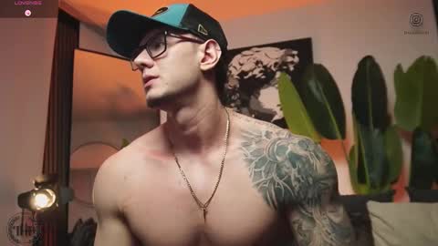 Snapshot of thomas_falcon1 chatting on January 17, 1:10 am Thomas Falcon online show from January 17, 1:10 am