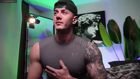 Snapshot of thomas_falcon1 chatting on February 7, 12:14 am Thomas Falcon online show from February 7, 12:14 am