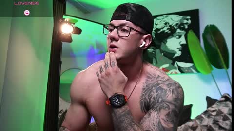 Snapshot of thomas_falcon1 chatting on February 11, 1:43 am Thomas Falcon online show from February 11, 1:43 am