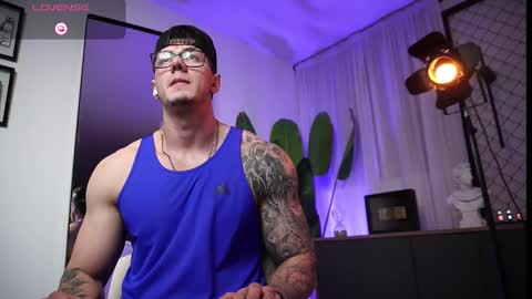 Snapshot of thomas_falcon1 chatting on February 12, 11:44 pm Thomas Falcon online show from February 12, 11:44 pm