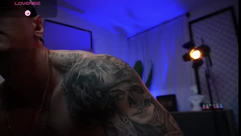 Snapshot of thomas_falcon1 chatting on February 15, 12:07 am Thomas Falcon online show from February 15, 12:07 am