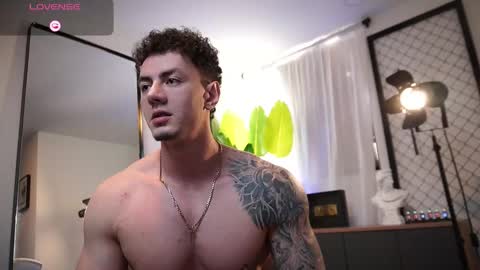 Snapshot of thomas_falcon1 chatting on February 21, 10:22 pm Thomas Falcon online show from February 21, 10:22 pm