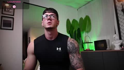 Snapshot of thomas_falcon1 chatting on February 26, 12:53 am Thomas Falcon online show from February 26, 12:53 am