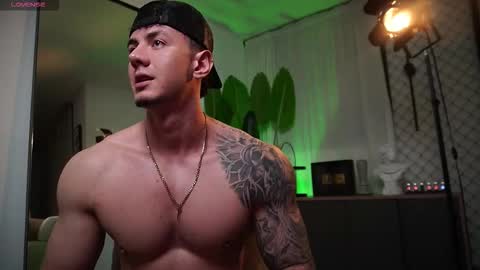 Snapshot of thomas_falcon1 chatting on February 27, 11:49 pm Thomas Falcon online show from February 27, 11:49 pm