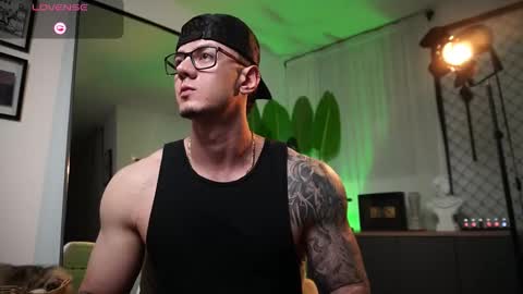 Snapshot of thomas_falcon1 chatting on March 1, 12:45 am Thomas Falcon online show from March 1, 12:45 am