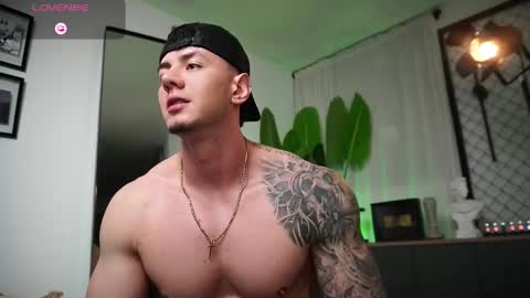 Snapshot of thomas_falcon1 chatting on March 2, 11:55 pm Thomas Falcon online show from March 2, 11:55 pm