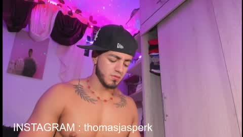 Snapshot of thomas_k7 chatting on May 7, 12:05 am Thomas online show from May 7, 12:05 am