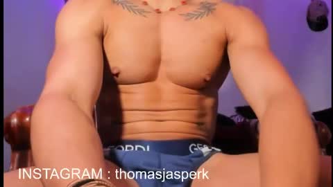Snapshot of thomas_k7 chatting on May 7, 10:04 pm Thomas online show from May 7, 10:04 pm