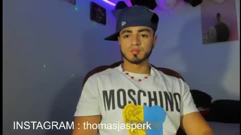 Snapshot of thomas_k7 chatting on May 9, 10:26 pm Thomas online show from May 9, 10:26 pm