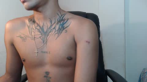 Snapshot of thomas_latin_boy chatting on December 12, 10:02 am Thomas online show from December 12, 10:02 am