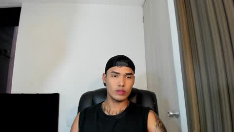 Snapshot of thomas_latin_boy chatting on February 1, 11:32 am Thomas online show from February 1, 11:32 am
