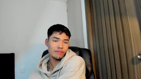 Snapshot of thomas_latin_boy chatting on February 12, 5:15 am Thomas online show from February 12, 5:15 am
