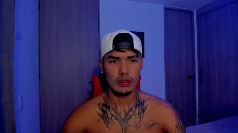 Snapshot of thomas_latin_boy chatting on September 14, 6:29 pm Thomas online show from September 14, 6:29 pm
