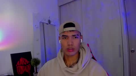 Snapshot of thomas_latin_boy chatting on February 3, 6:24 pm Thomas online show from February 3, 6:24 pm