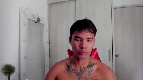 Snapshot of thomas_latin_boy chatting on February 5, 7:07 pm Thomas online show from February 5, 7:07 pm