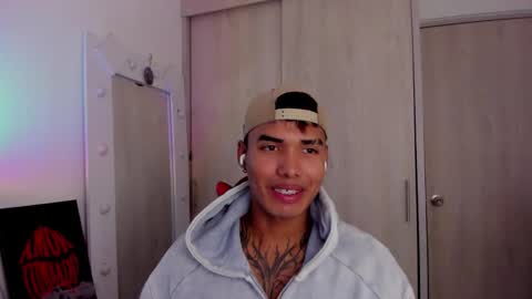 Snapshot of thomas_latin_boy chatting on February 8, 6:55 pm Thomas online show from February 8, 6:55 pm
