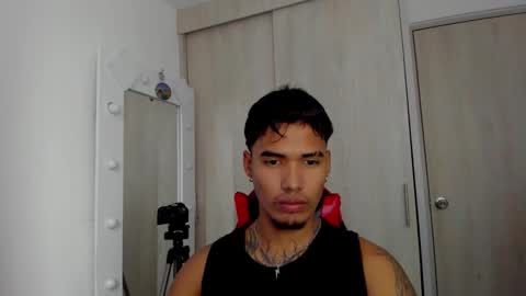 Snapshot of thomas_latin_boy chatting on March 27, 6:18 pm Thomas online show from March 27, 6:18 pm