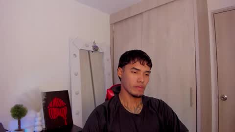 Snapshot of thomas_latin_boy chatting on May 15, 5:25 am Thomas online show from May 15, 5:25 am