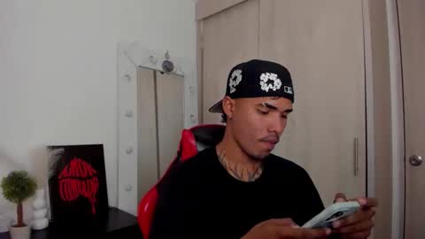 Snapshot of thomas_latin_boy chatting on May 28, 5:16 am Thomas online show from May 28, 5:16 am