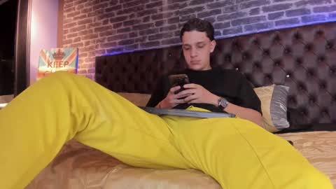 Snapshot of thomas_may4rs chatting on January 28, 4:08 am ---Thomas--- online show from January 28, 4:08 am