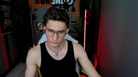 Snapshot of thomas_michaelson chatting on October 10, 4:06 pm Thomas online show from October 10, 4:06 pm