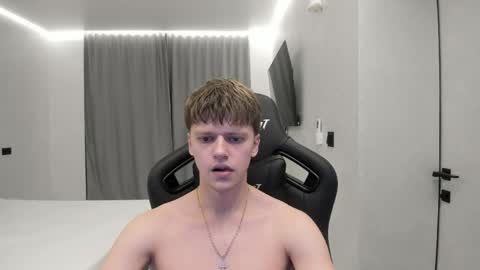 Snapshot of thomas_shelbivip chatting on April 1, 12:22 am Tomas online show from April 1, 12:22 am