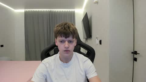 Snapshot of thomas_shelbivip chatting on April 3, 12:41 am Tomas online show from April 3, 12:41 am