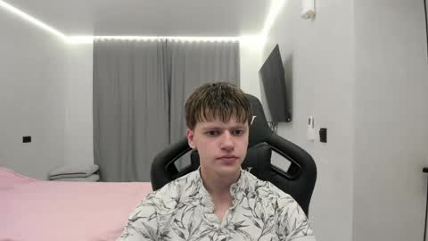 Snapshot of thomas_shelbivip chatting on April 4, 7:22 pm Tomas online show from April 4, 7:22 pm