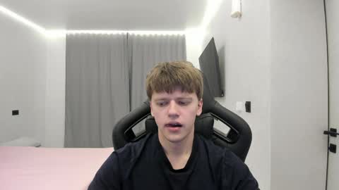 Snapshot of thomas_shelbivip chatting on April 9, 7:19 pm Tomas online show from April 9, 7:19 pm