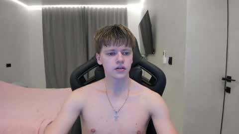 Snapshot of thomas_shelbivip chatting on April 10, 6:23 pm Tomas online show from April 10, 6:23 pm
