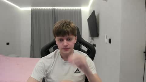 Snapshot of thomas_shelbivip chatting on April 12, 6:24 pm Tomas online show from April 12, 6:24 pm