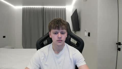 Snapshot of thomas_shelbivip chatting on April 13, 6:57 pm Tomas online show from April 13, 6:57 pm