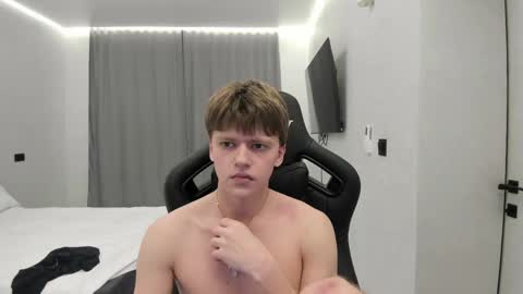Snapshot of thomas_shelbivip chatting on April 16, 9:39 pm Tomas online show from April 16, 9:39 pm