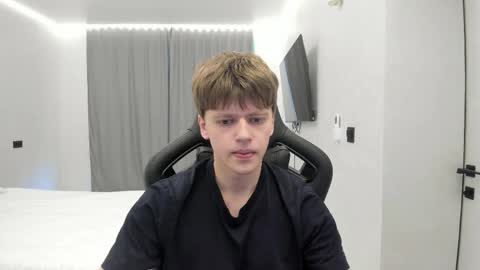 Snapshot of thomas_shelbivip chatting on April 17, 2:20 pm Tomas online show from April 17, 2:20 pm