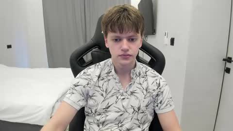 Snapshot of thomas_shelbivip chatting on April 19, 10:14 am Tomas online show from April 19, 10:14 am