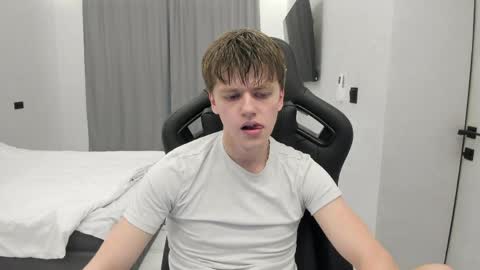 Snapshot of thomas_shelbivip chatting on April 20, 2:31 pm Tomas online show from April 20, 2:31 pm