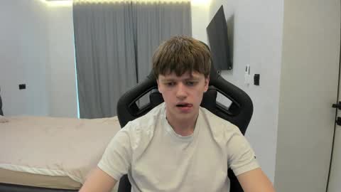 Snapshot of thomas_shelbivip chatting on April 23, 12:51 pm Tomas online show from April 23, 12:51 pm