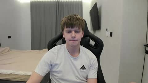 Snapshot of thomas_shelbivip chatting on April 24, 2:19 pm Tomas online show from April 24, 2:19 pm