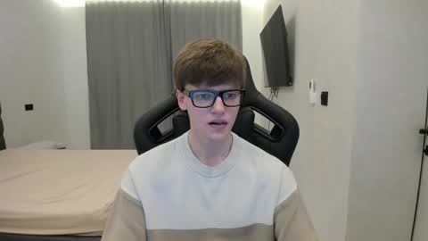 Snapshot of thomas_shelbivip chatting on April 27, 6:17 pm Tomas online show from April 27, 6:17 pm
