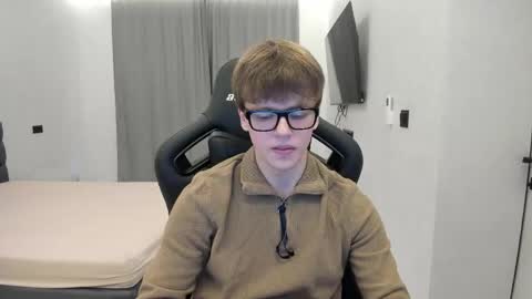 Snapshot of thomas_shelbivip chatting on April 28, 3:39 pm Tomas online show from April 28, 3:39 pm