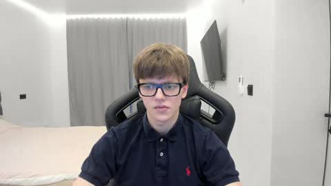 Snapshot of thomas_shelbivip chatting on April 29, 4:11 pm Tomas online show from April 29, 4:11 pm