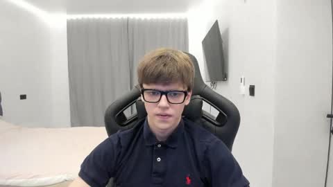 Snapshot of thomas_shelbivip chatting on April 29, 5:30 pm Tomas online show from April 29, 5:30 pm