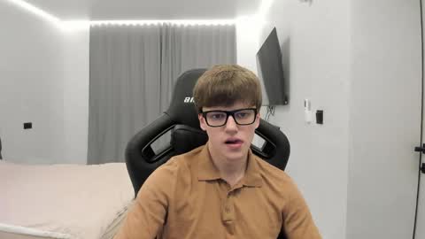 Snapshot of thomas_shelbivip chatting on April 30, 4:13 pm Tomas online show from April 30, 4:13 pm