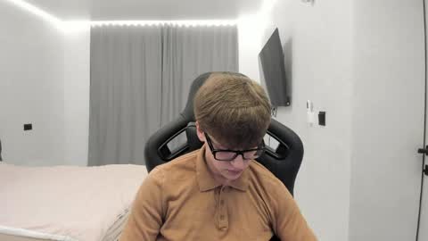 Snapshot of thomas_shelbivip chatting on April 30, 8:57 pm Tomas online show from April 30, 8:57 pm